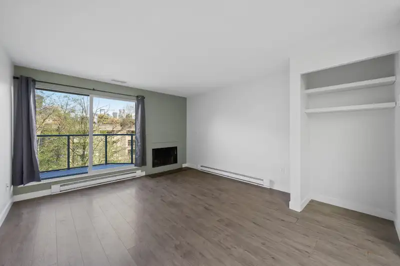3 1355 W 4TH AVENUE - photo 2 of 22