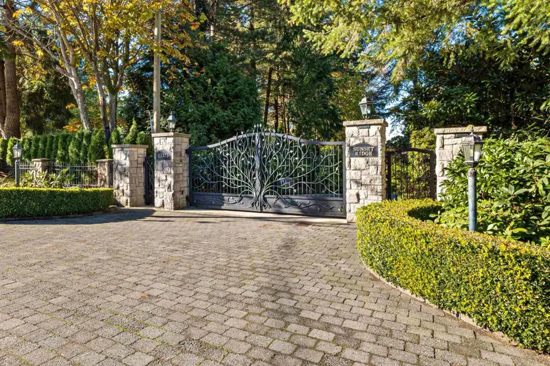 13375 CRESCENT ROAD - photo 2 of 25