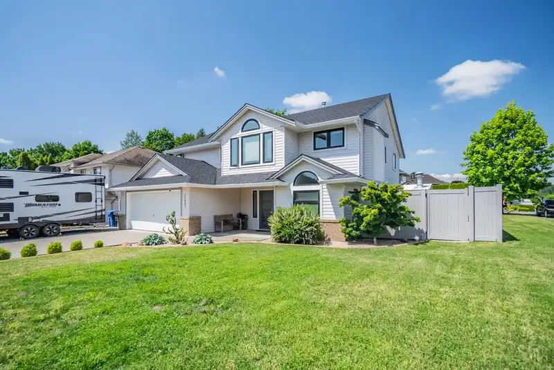 35065 KOOTENAY DRIVE - photo 2 of 40