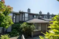 180 1140 CASTLE CRESCENT - thumbnail 1