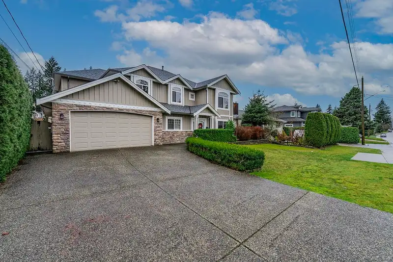 822 COTTONWOOD AVENUE - photo 1 of 31