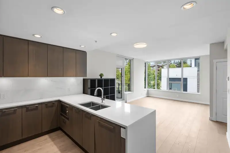 313 5687 GRAY AVENUE - photo 3 of 37