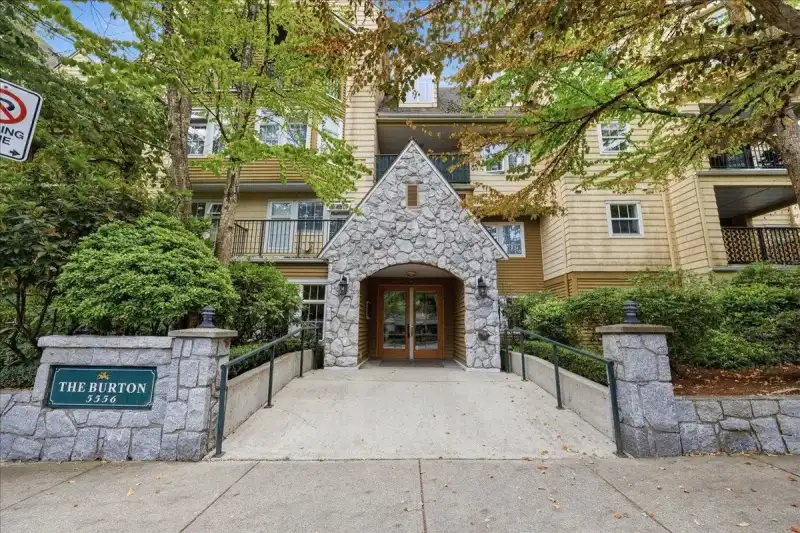 105 5556 14 AVENUE - photo 1 of 40