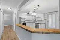 105 5556 14 AVENUE - thumbnail 2