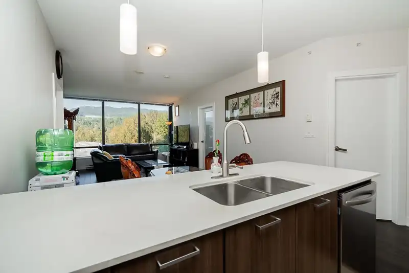 704 301 CAPILANO ROAD - photo 3 of 31