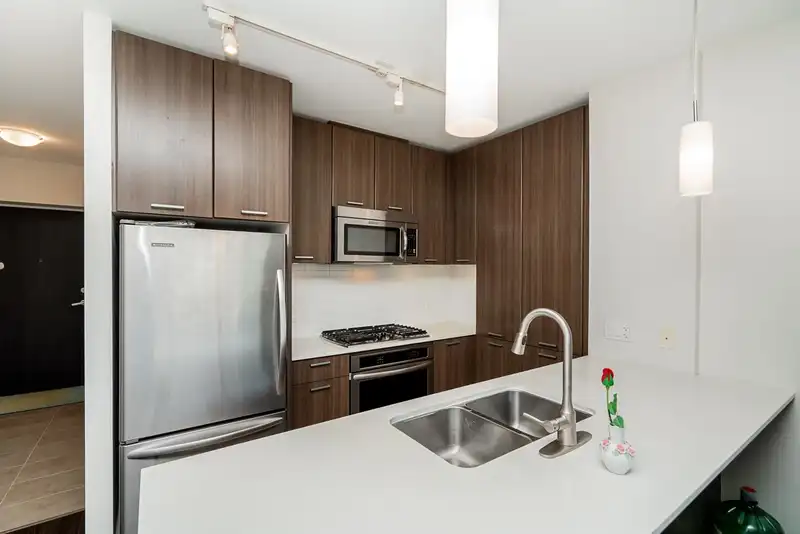 704 301 CAPILANO ROAD - photo 4 of 31