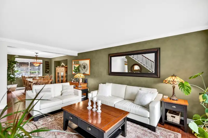 2411 MAGELLAN COURT - photo 4 of 32