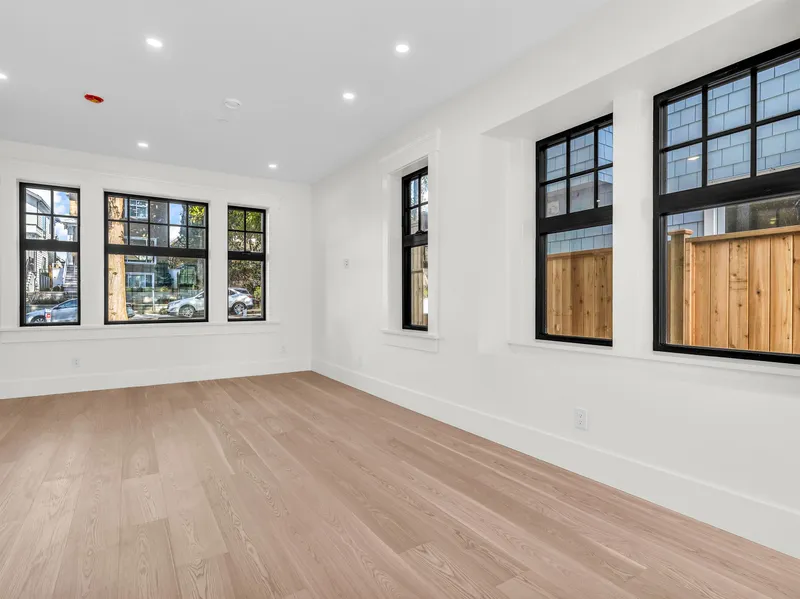 2566 W 2ND AVENUE - photo 4 of 25