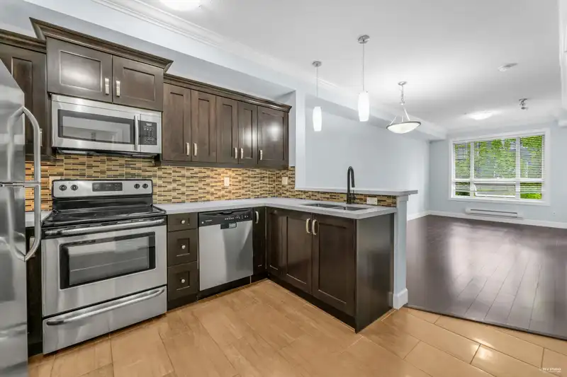 415 13897 FRASER HIGHWAY - photo 2 of 27