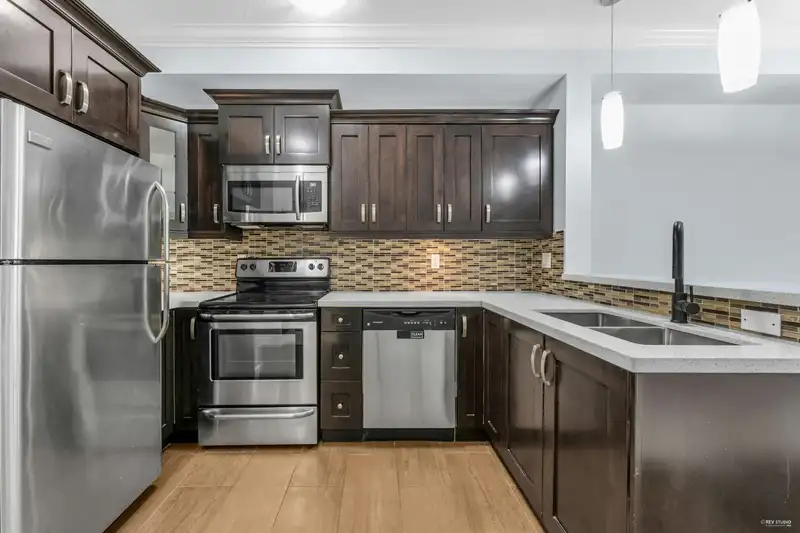 415 13897 FRASER HIGHWAY - photo 3 of 27