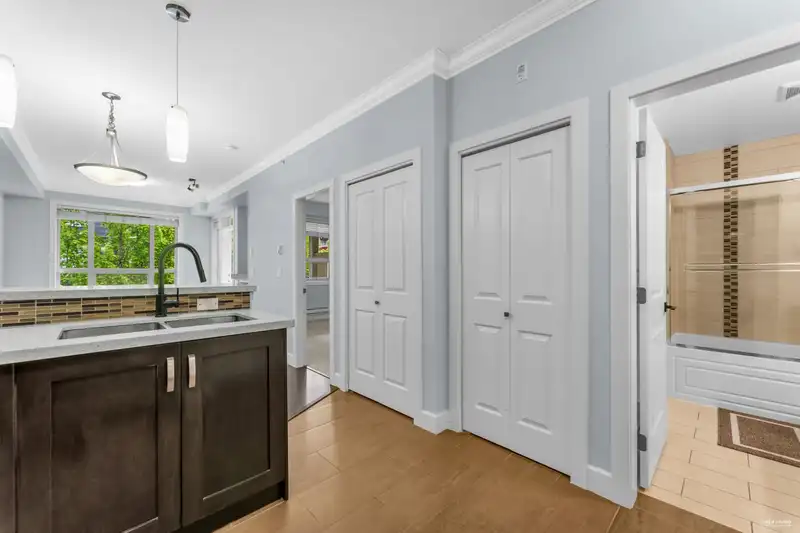 415 13897 FRASER HIGHWAY - photo 4 of 27