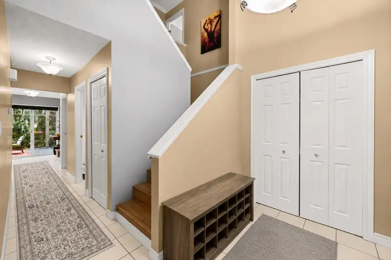 20185 GRADE CRESCENT - photo 3 of 36