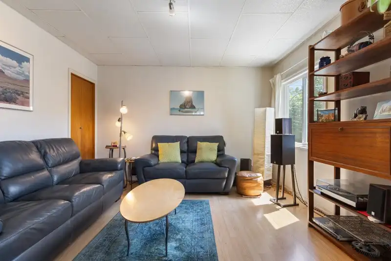 1737 E 5TH AVENUE - photo 4 of 31