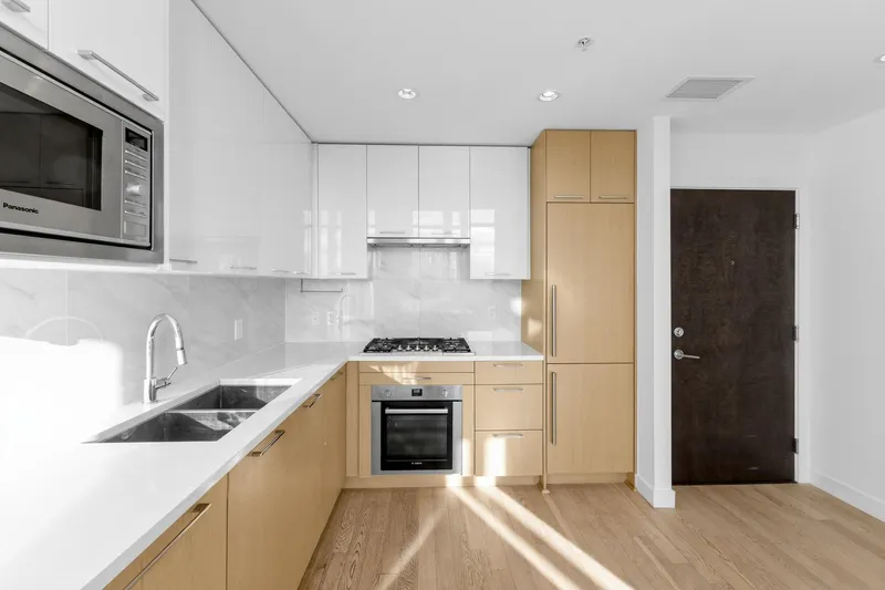 426 4033 MAY DRIVE - photo 4 of 25