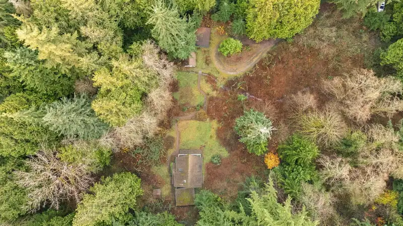 4520 LYNN VALLEY ROAD - photo 2 of 6