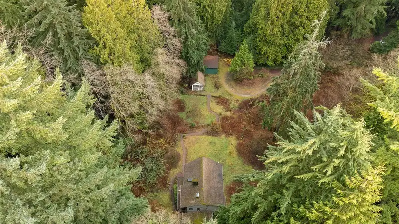 4520 LYNN VALLEY ROAD - photo 4 of 6