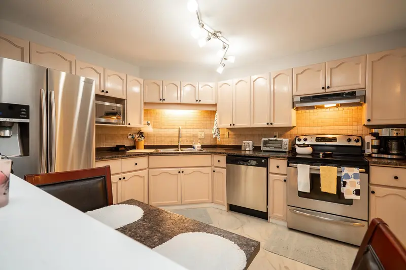 105 2410 EMERSON STREET - photo 3 of 25