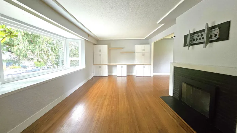 845 SMITH AVENUE - photo 3 of 25