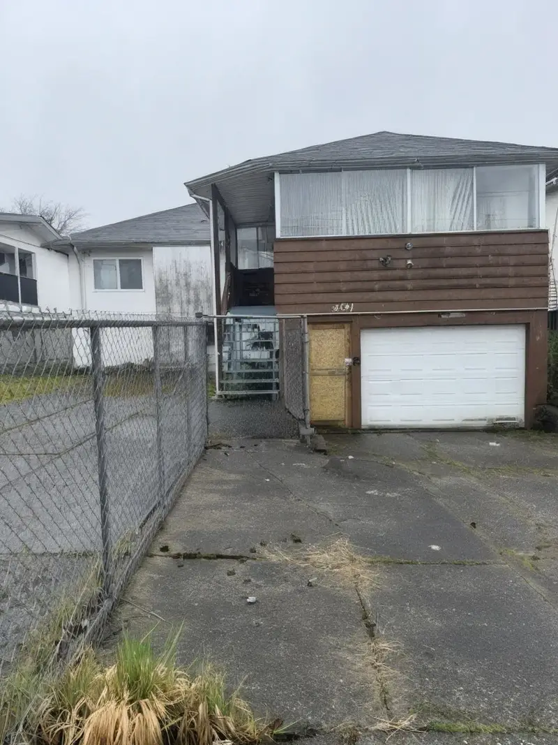 3281 E 46TH AVENUE - photo 2 of 18