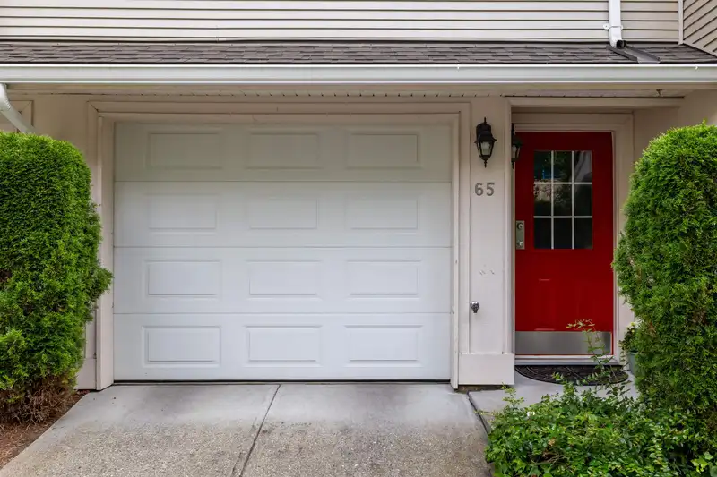 65 14952 58 AVENUE - photo 2 of 40