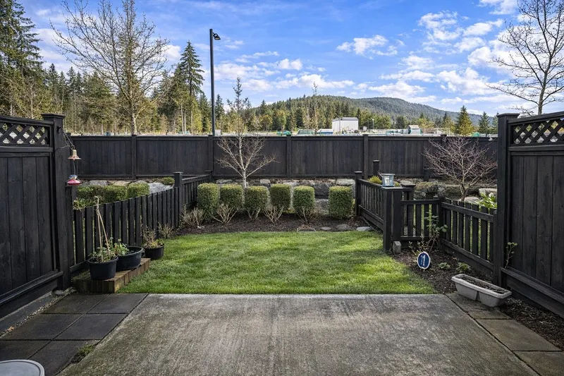 134 3565 BAYCREST AVENUE - photo 2 of 17