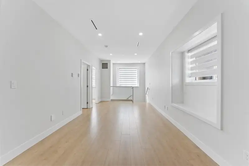 6080 VICTORIA DRIVE - photo 3 of 15