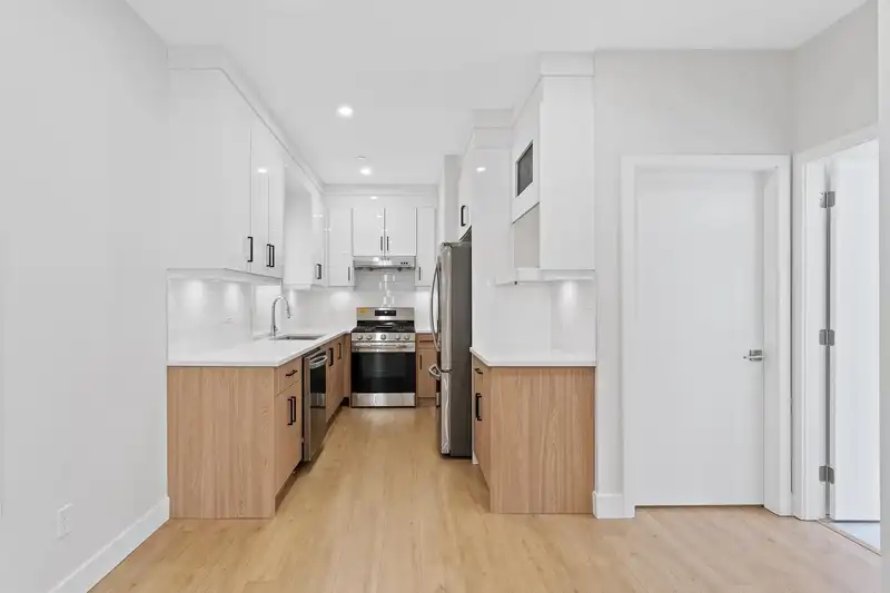 6080 VICTORIA DRIVE - photo 4 of 15