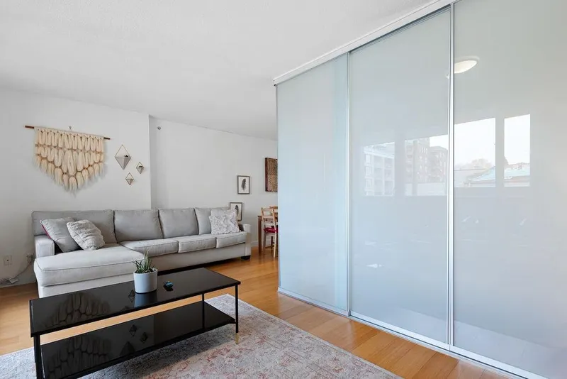 406 718 MAIN STREET - photo 4 of 25