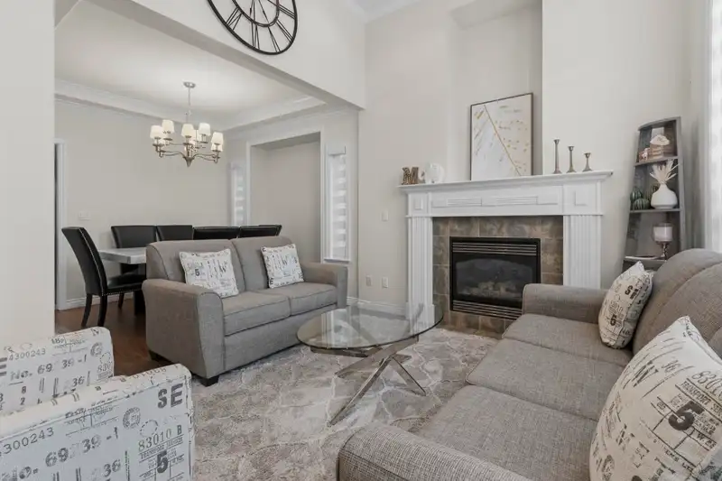 14732 71A AVENUE - photo 3 of 36