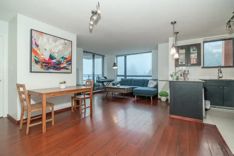 605 7225 ACORN AVENUE - photo 2 of 18