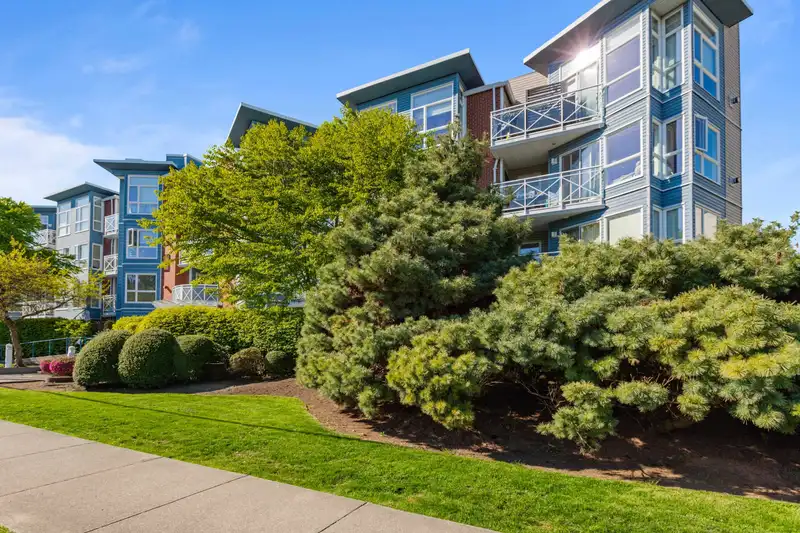 104 20245 53 AVENUE - photo 1 of 39