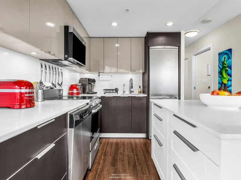 704 445 W 2ND AVENUE - photo 3 of 25