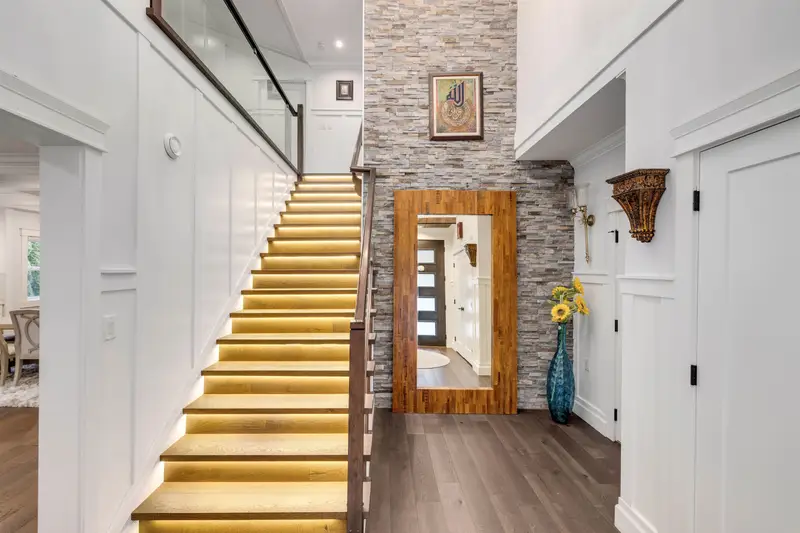 13330 20 AVENUE - photo 3 of 25