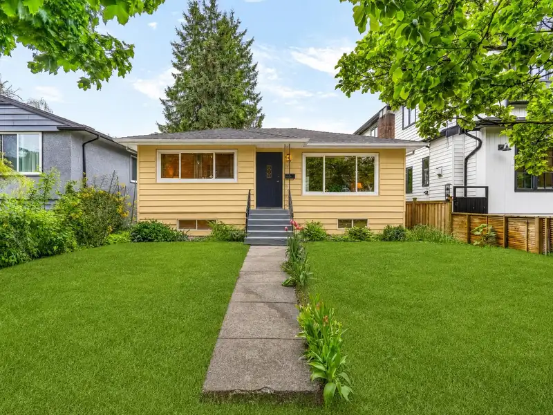 2578 E 15TH AVENUE - photo 3 of 32