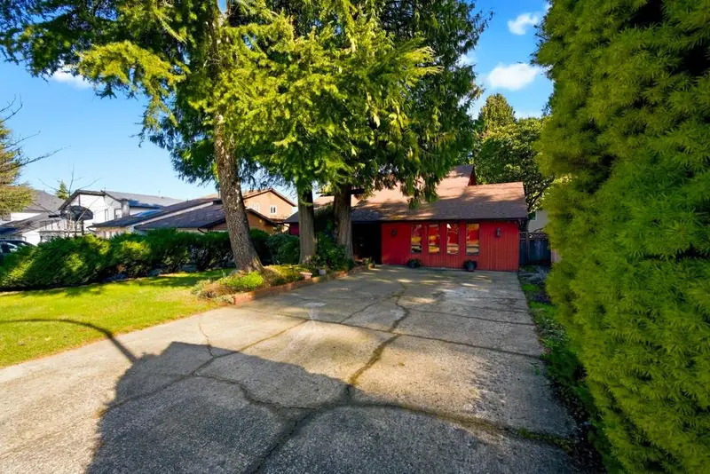 6474 131 STREET - photo 2 of 25