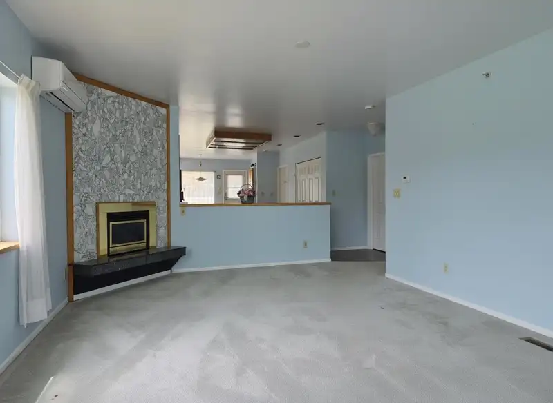 4298 MCGILL STREET - photo 3 of 39