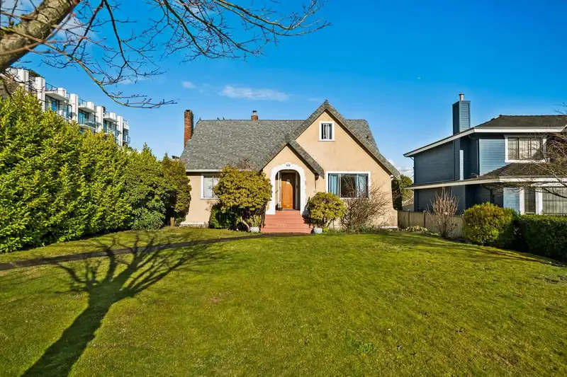 475 W 27TH AVENUE - photo 1 of 29