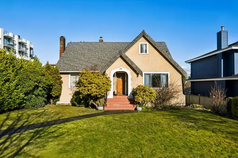 475 W 27TH AVENUE - photo 2 of 29