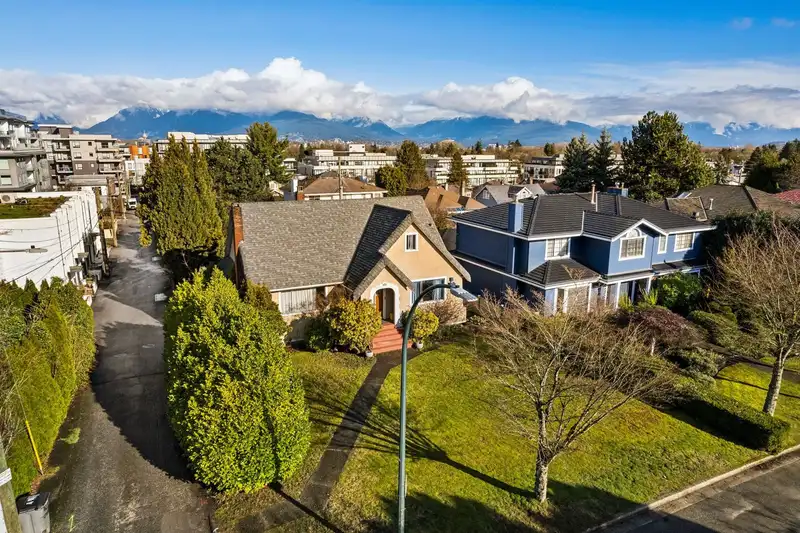 475 W 27TH AVENUE - photo 4 of 29
