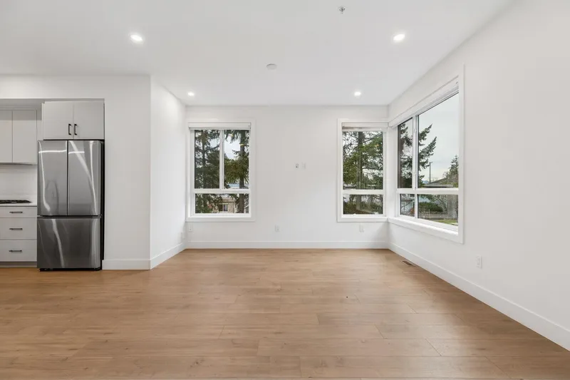 7 19667 55A AVENUE - photo 4 of 25