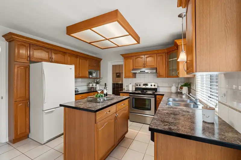 10525 HARROGATE DRIVE - photo 4 of 40