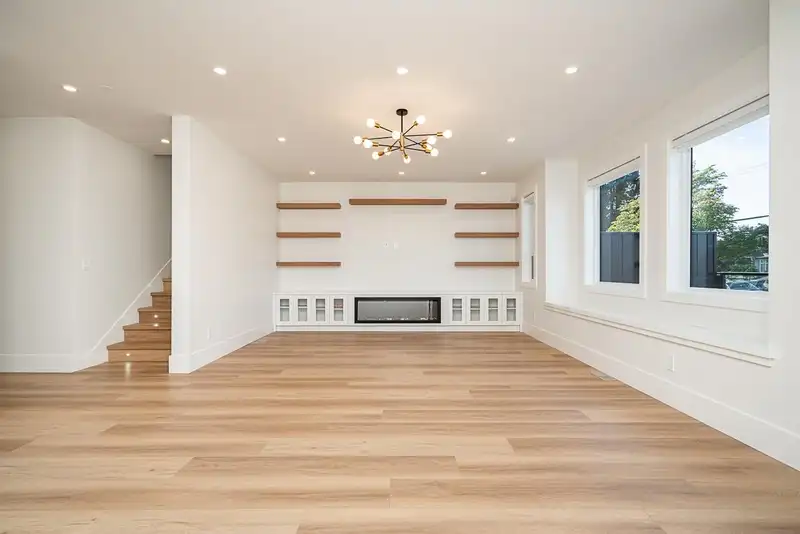 15496 THRIFT AVENUE - photo 2 of 39