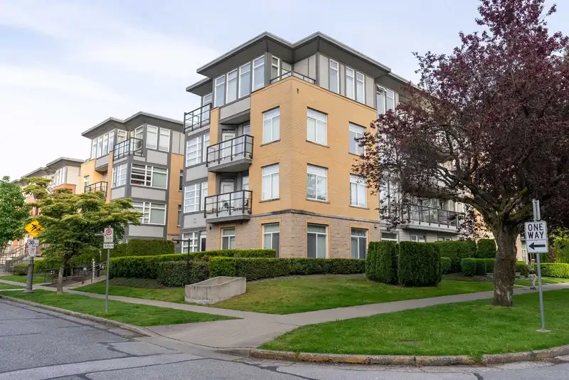 409 5692 KINGS ROAD - photo 1 of 23