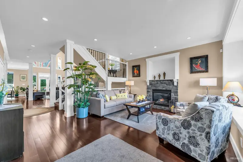 16238 25 AVENUE - photo 3 of 25