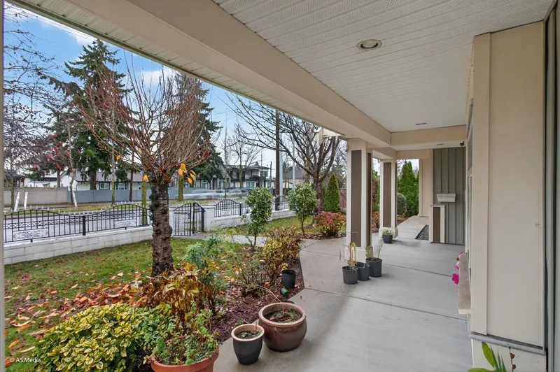 13048 72 AVENUE - photo 3 of 25