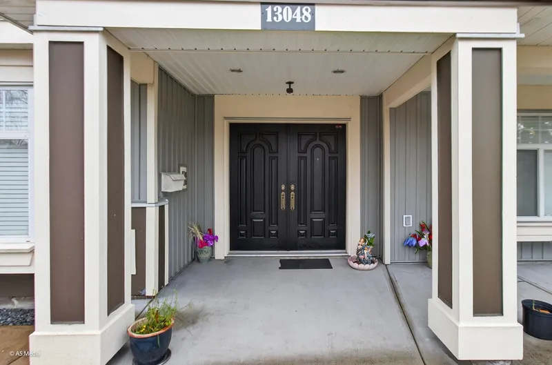 13048 72 AVENUE - photo 4 of 25