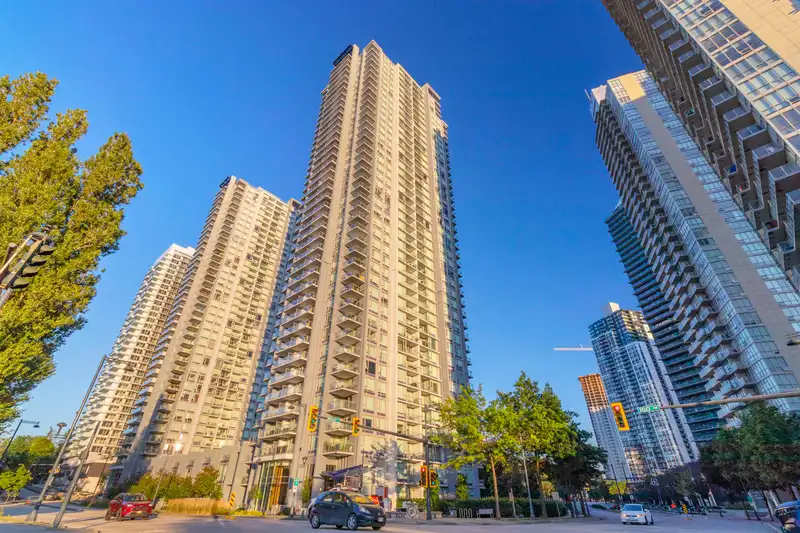 3607 13696 100 AVENUE - photo 1 of 39