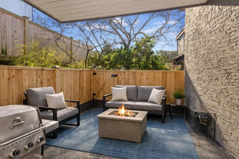 102 1689 E 4TH AVENUE - photo 1 of 25