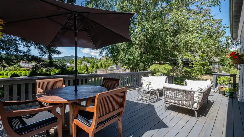 5555 WINTER ROAD - photo 2 of 40