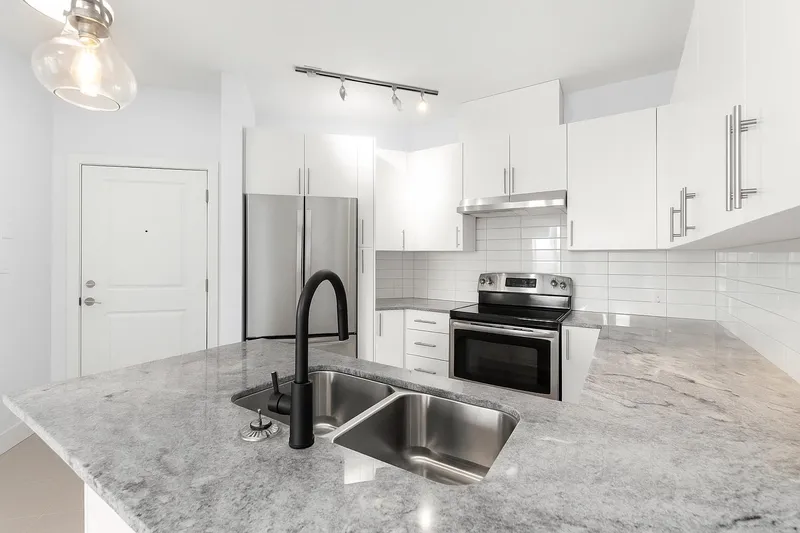 412 15956 86A AVENUE - photo 3 of 25